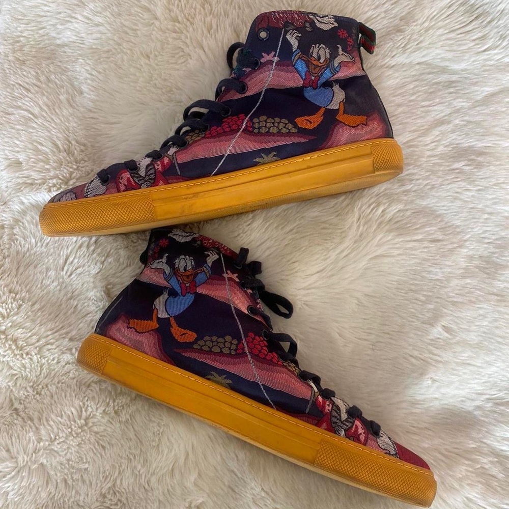 gucci x disney jacquard daffy duck high tops